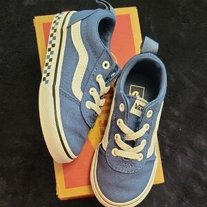 Vans Ward Slip-on Kids Sneakers in Blue and White